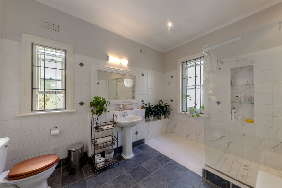 4 Bedroom Property for Sale in Oranjezicht Western Cape